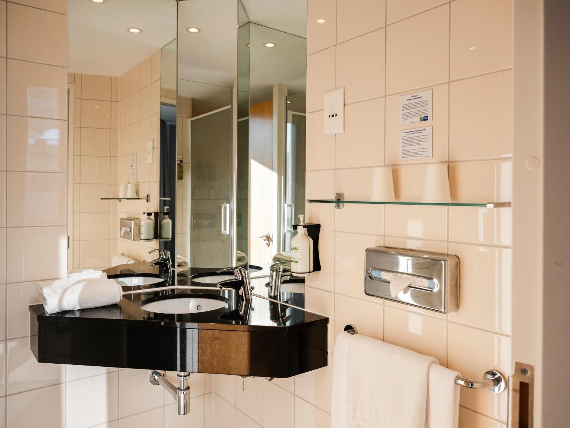 Holiday Inn Express Saint-Nazaire By Ihg Ngoại thất bức ảnh